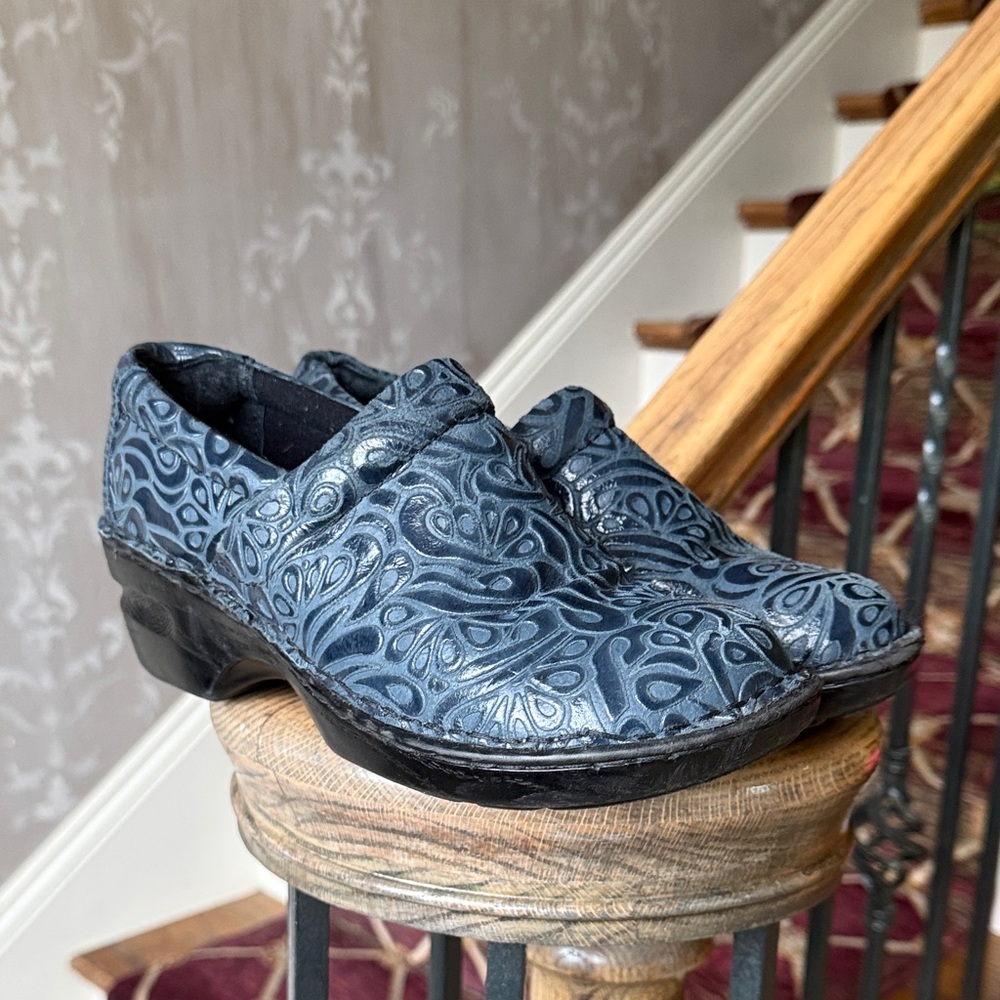 B.O.C. Ladies PEGGY clogged excellent condition navy blue size 9. - Picture 2 of 10
